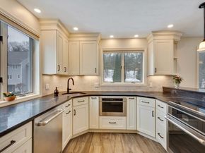 801 Sherwood Forest Ln 801, Saugus MA 01906