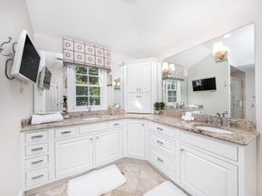 568 Wellesley St, Weston MA 02493