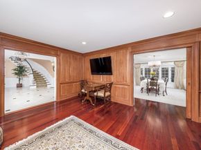 568 Wellesley St, Weston MA 02493