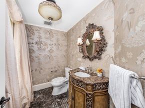 568 Wellesley St, Weston MA 02493