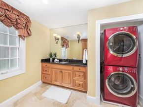 568 Wellesley St, Weston MA 02493