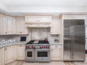 568 Wellesley St, Weston MA 02493