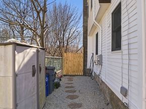 19 Elm Ct, Andover MA 01810