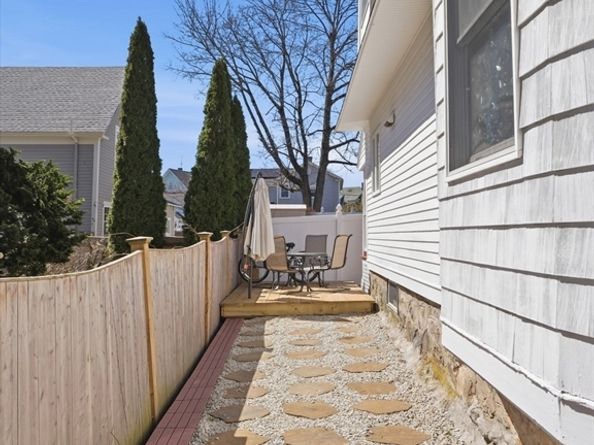 19 Elm Ct, Andover MA 01810