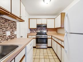 27 Harrison St C, Boston MA 02131