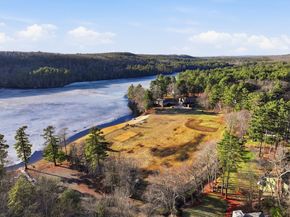 37 Woodlawn Dr, Sturbridge MA 01566