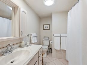 37 Woodlawn Dr, Sturbridge MA 01566