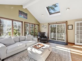 37 Woodlawn Dr, Sturbridge MA 01566
