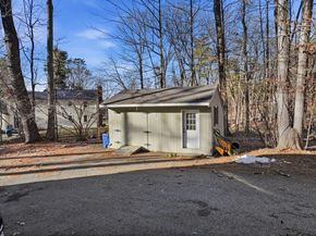 37 Woodlawn Dr, Sturbridge MA 01566