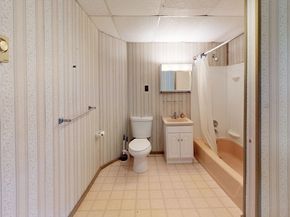 51 Uxbridge St, Worcester MA 01605