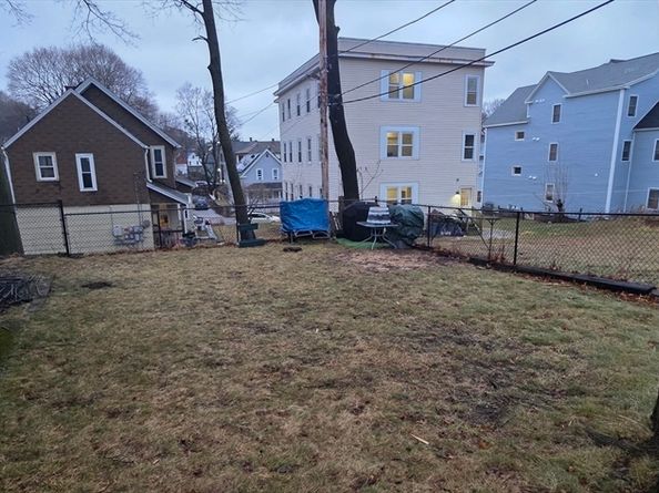 51 Uxbridge St, Worcester MA 01605