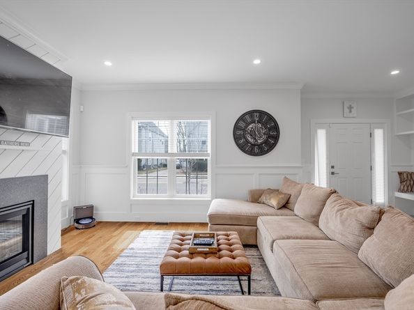 1813 River St 1813, Boston MA 02136