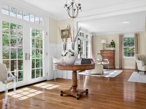 1 Buckingham Ter, Wellesley MA 02482