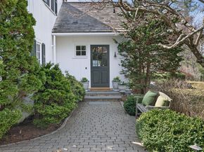 1 Buckingham Ter, Wellesley MA 02482