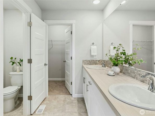 27117 30th Place S 24, Kent WA 98032