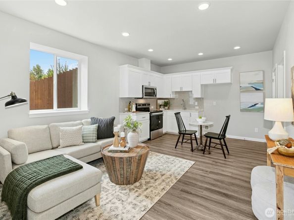 27117 30th Place S 24, Kent WA 98032