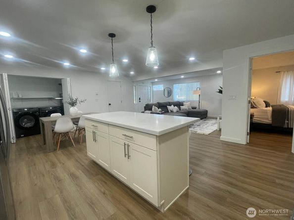 3730 SW 99th Street, Seattle WA 98126