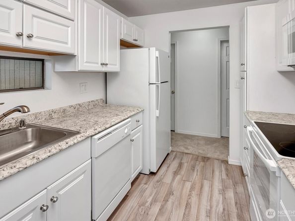 1604 149th Place SE 2, Bellevue WA 98007