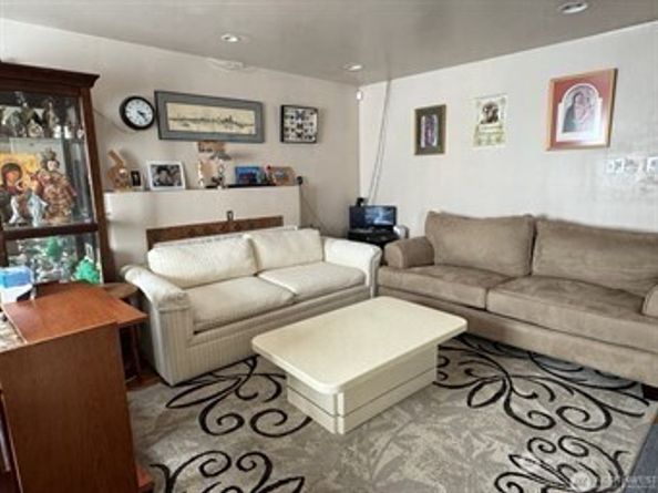 830 NE 67th Street, Seattle WA 98114