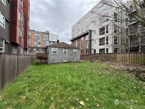 830 NE 67th Street, Seattle WA 98114