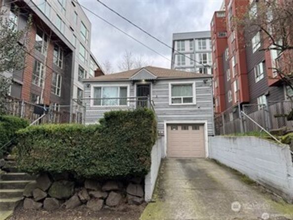 830 NE 67th Street, Seattle WA 98114