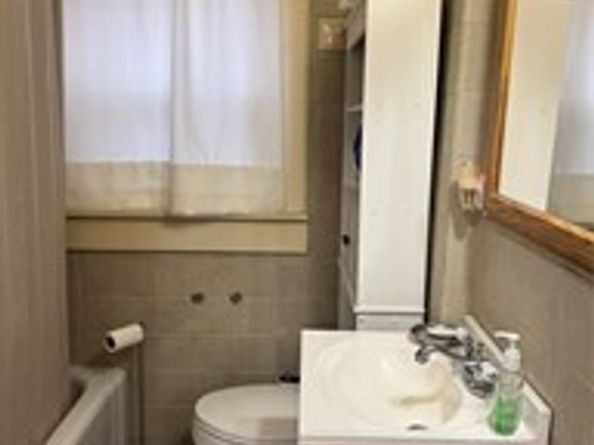 830 NE 67th Street, Seattle WA 98114