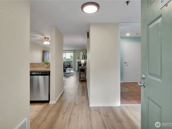 25035 98th Place S D102, Kent WA 98030