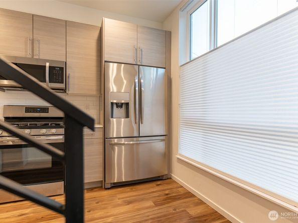 9030 18th Avenue SW B, Seattle WA 98106