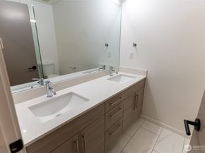 9030 18th Avenue SW B, Seattle WA 98106