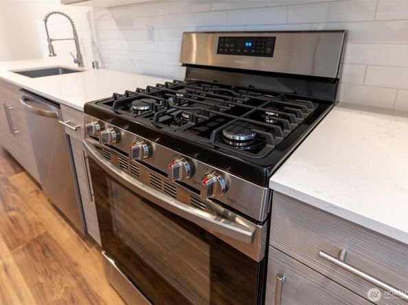 9030 18th Avenue SW B, Seattle WA 98106