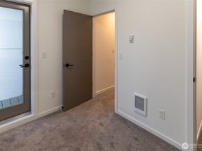 9030 18th Avenue SW B, Seattle WA 98106