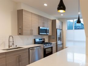 9030 18th Avenue SW B, Seattle WA 98106