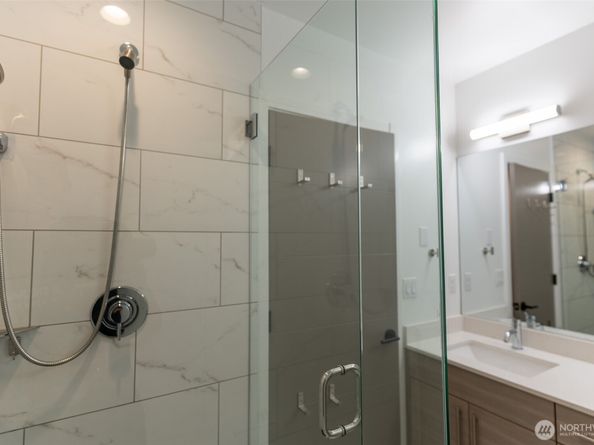 9030 18th Avenue SW B, Seattle WA 98106