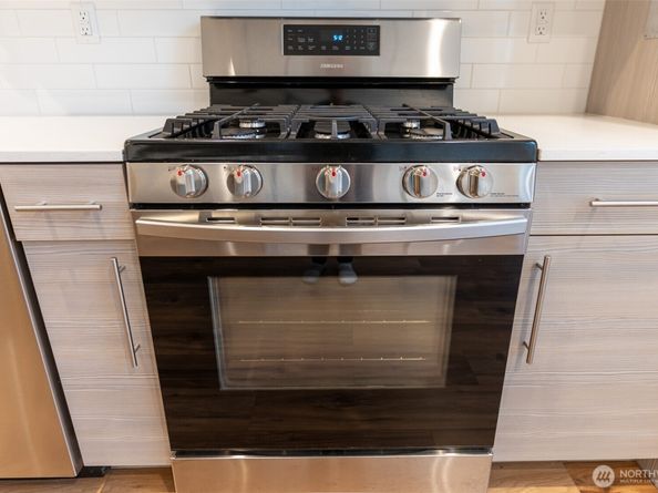 9030 18th Avenue SW B, Seattle WA 98106