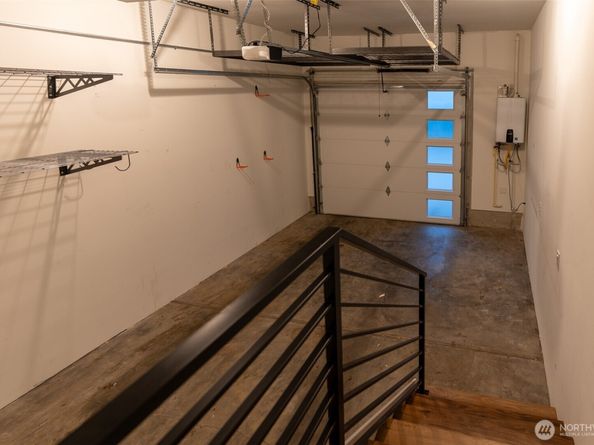 9030 18th Avenue SW B, Seattle WA 98106