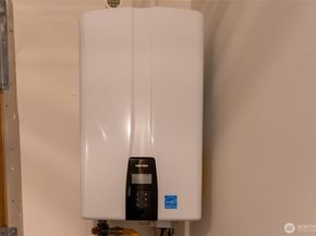 9030 18th Avenue SW B, Seattle WA 98106