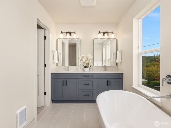 29 Beargrass Lane NE, Poulsbo WA 98370