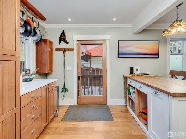 6016 44th Avenue SW, Seattle WA 98136