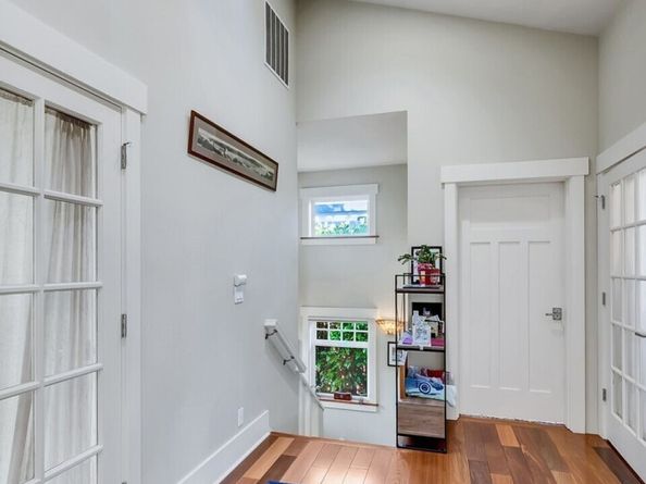 6016 44th Avenue SW, Seattle WA 98136