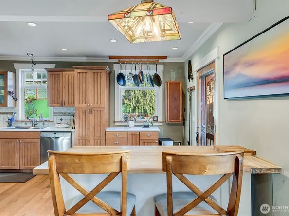 6016 44th Avenue SW, Seattle WA 98136