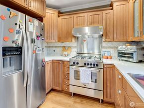 6016 44th Avenue SW, Seattle WA 98136