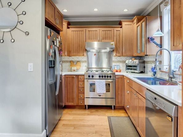 6016 44th Avenue SW, Seattle WA 98136