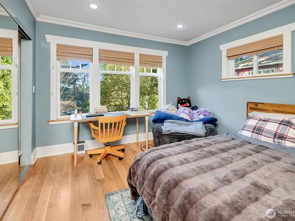 6016 44th Avenue SW, Seattle WA 98136