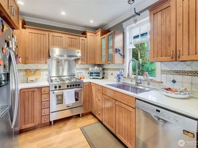 6016 44th Avenue SW, Seattle WA 98136