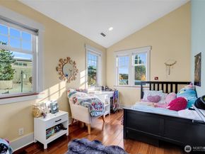 6016 44th Avenue SW, Seattle WA 98136