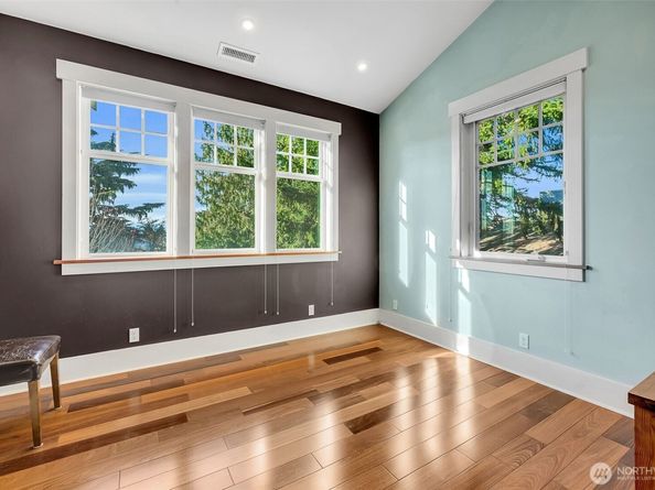 6016 44th Avenue SW, Seattle WA 98136