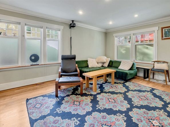 6016 44th Avenue SW, Seattle WA 98136