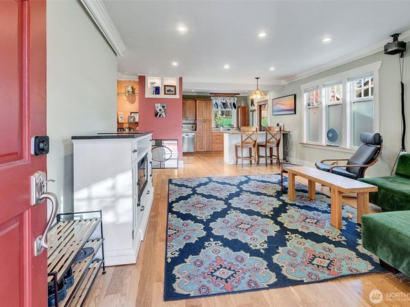 6016 44th Avenue SW, Seattle WA 98136