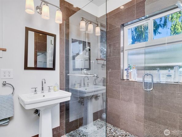 6016 44th Avenue SW, Seattle WA 98136