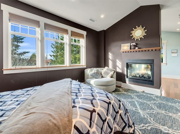 6016 44th Avenue SW, Seattle WA 98136